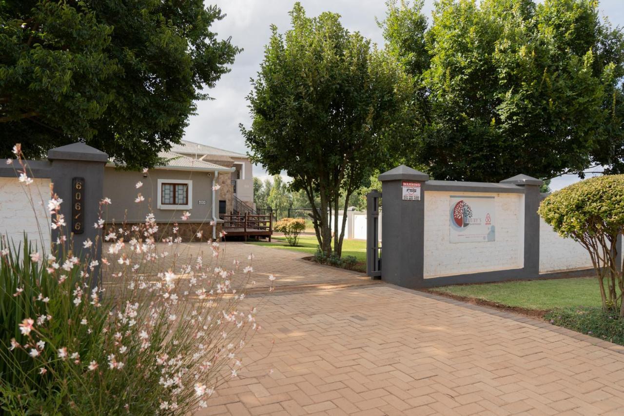 Rueby'S Guesthouse Dullstroom Extérieur photo