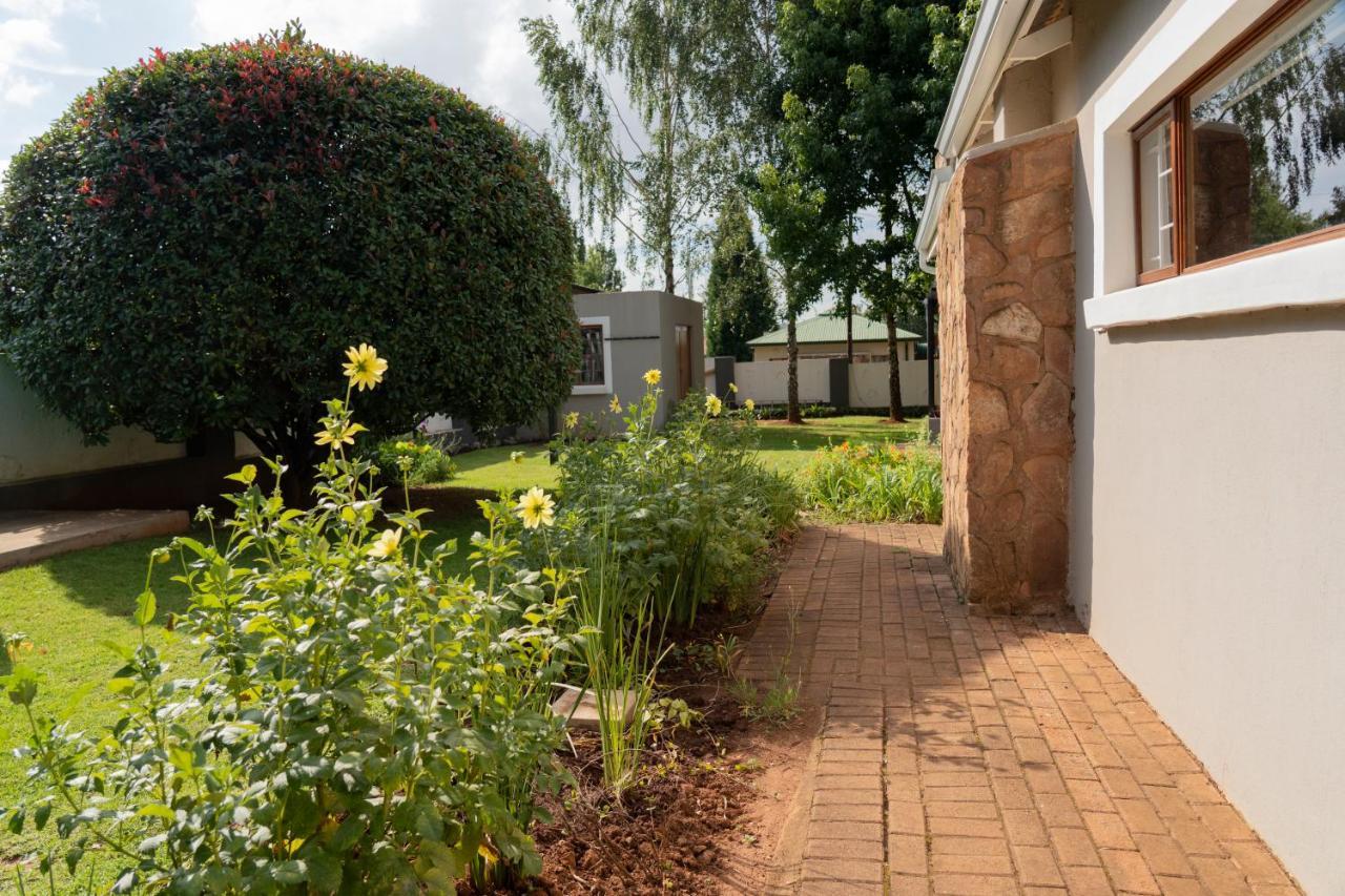 Rueby'S Guesthouse Dullstroom Extérieur photo