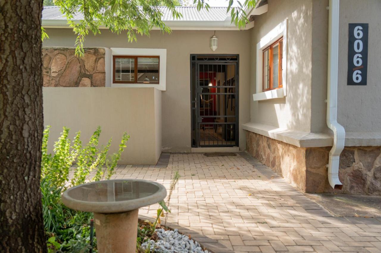 Rueby'S Guesthouse Dullstroom Extérieur photo