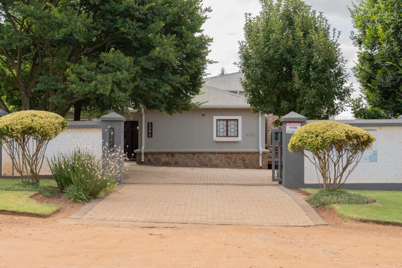 Rueby'S Guesthouse Dullstroom Extérieur photo